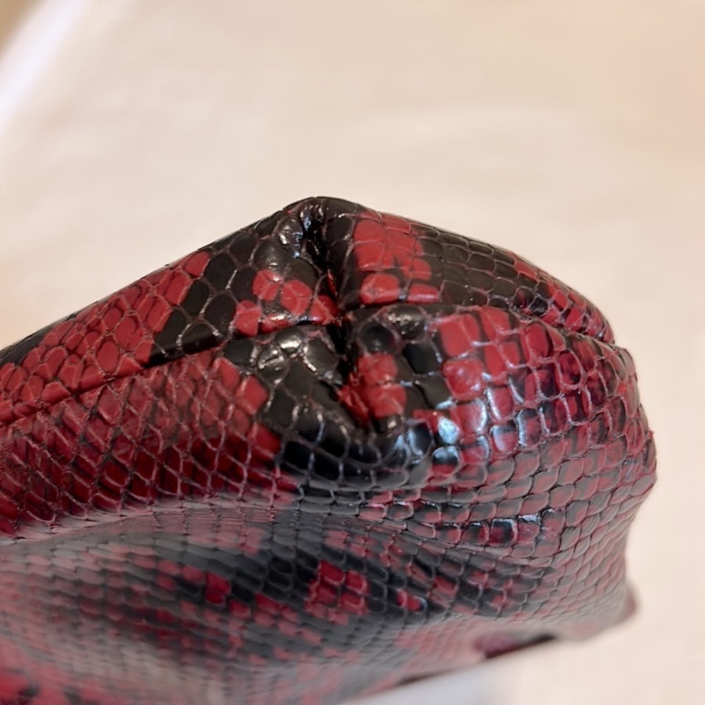 ❤️🖤Patricia Nash Berry Leathet Red Python Ealing framed crossbody/card - Picture 15 of 16